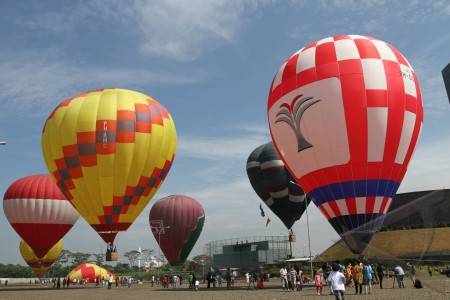  Bupati Ponorogo Larang Tradisi Penerbangan Balon Udara